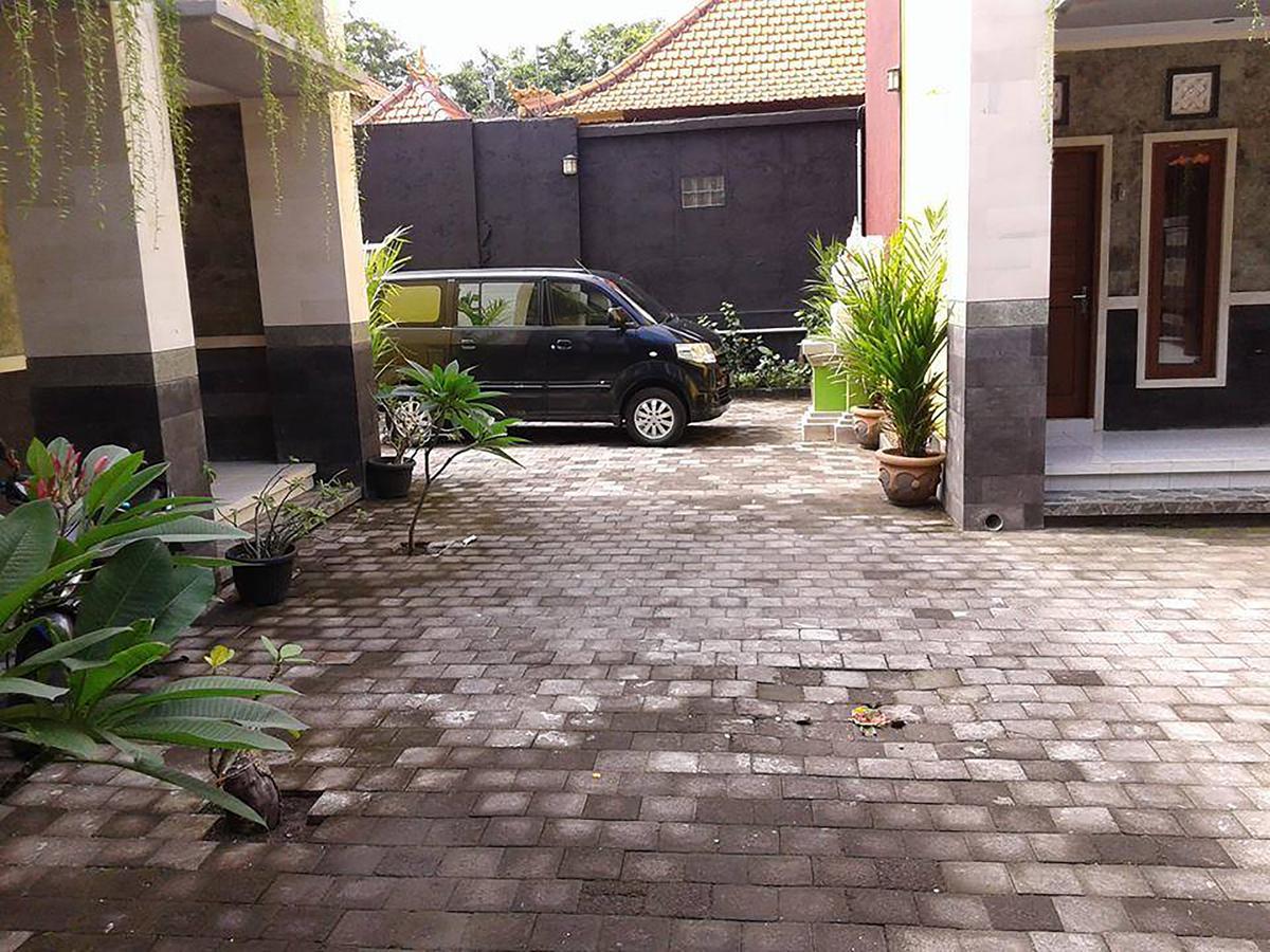 Santhi Graha Kuta Hotel Kuta  Exterior photo
